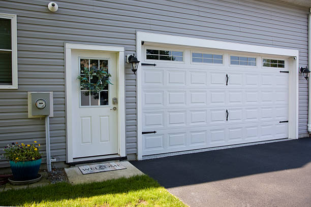 24/7 Emergency Garage Door Panel Replacement experts in Springmont, PA